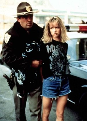 Too young to die | Film avec Juliette Lewis dans le rôle d'une adolescente arrêtée par la police et enfermée dans une prison de femmes