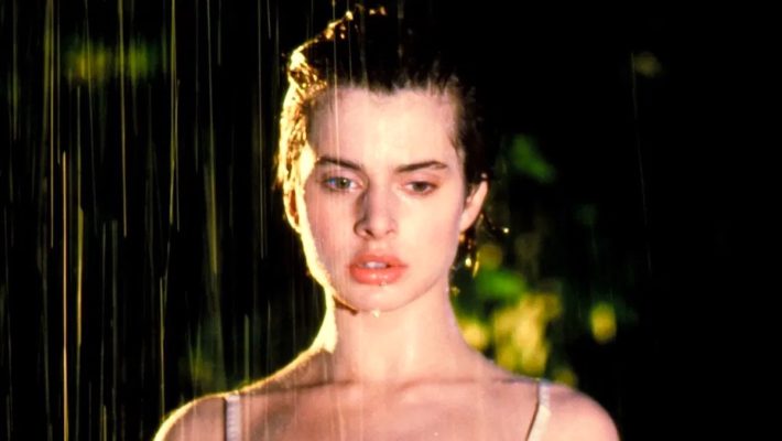 Nastassja Kinski se met à nue