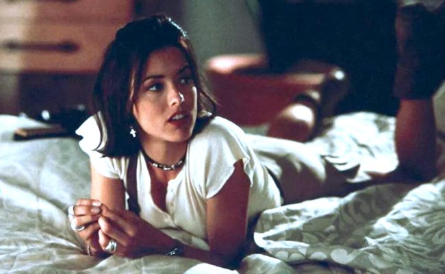 Téa Leoni se met à nue
