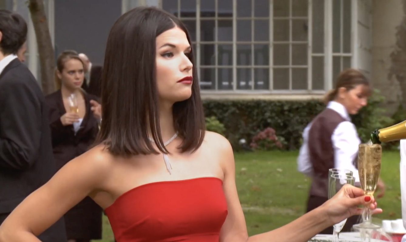 Flavie Péan se met à nue