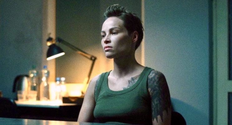 Weronika Książkiewicz se met à nue