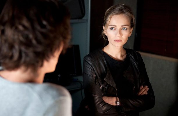 Claire Borotra se met à nue