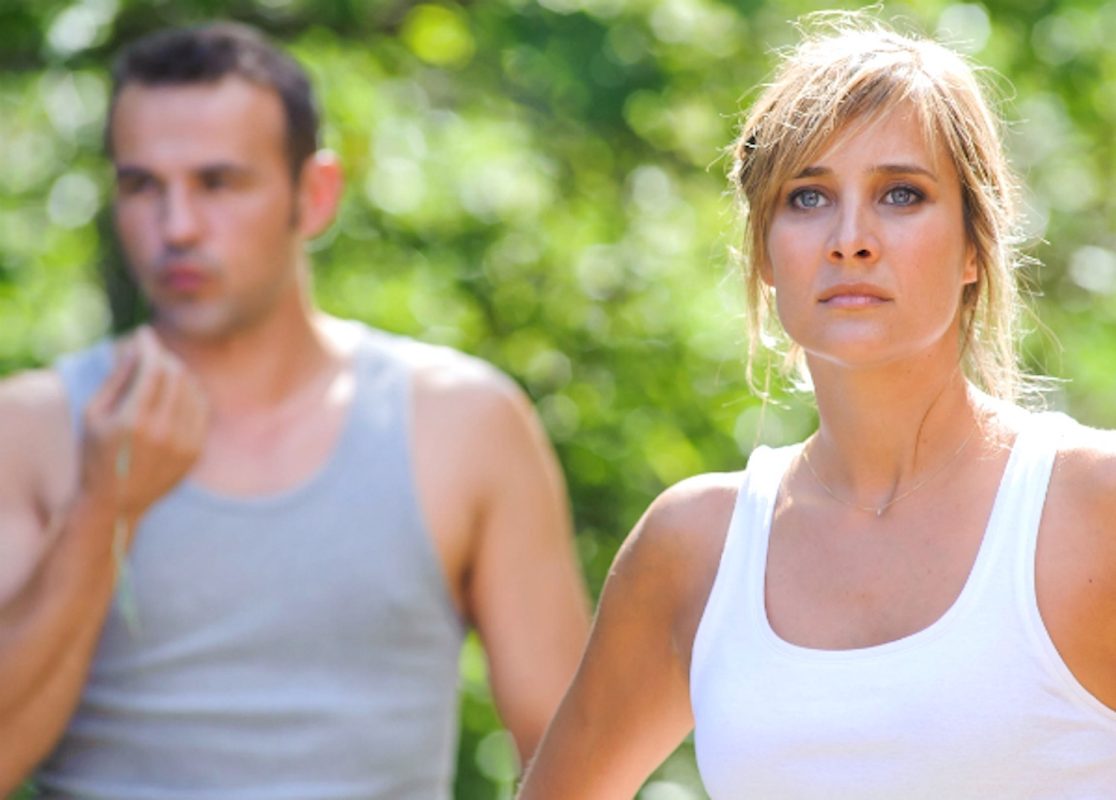 Julie de Bona se met à nue