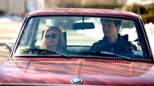 Chloë Grace Moretz et Ansel Elgort incarnent un jeune couple amoureux déterminé à élucider le mystère autour de l'assassinat barbare de leur meilleur ami dans le film November Criminals en 2017