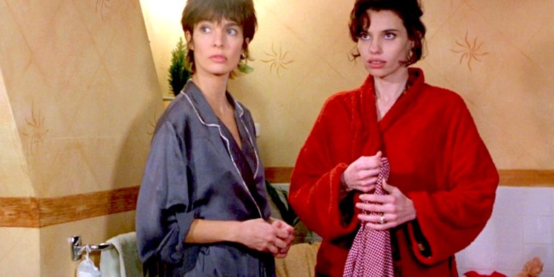 Anne Parillaud et Béatrice Dalle incarnent deux sœurs dans le film À la folie qui s'inscrit comme une suite possible de Diabolo Menthe