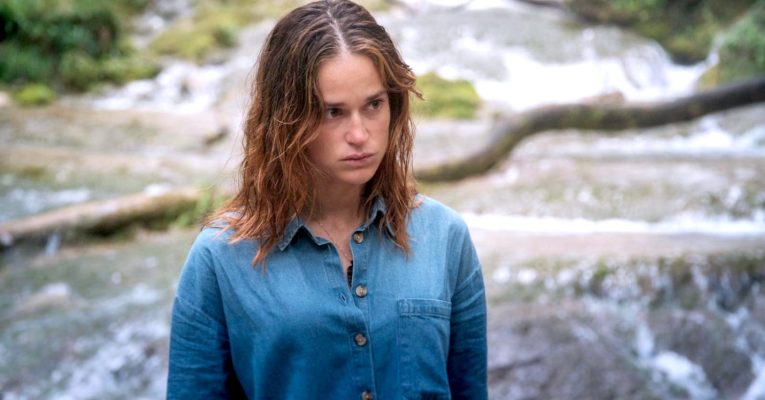 Constance Gay se met à nue