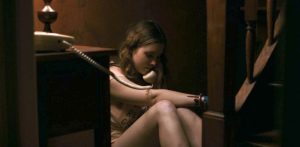 Le téléphone à fil sur lequel des milliers d'adolescentes ont passé des milliers d'heures à la recherche des certitudes de l'amour dans le film Crache cœur en 2015