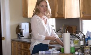 Rebecca Ferguson interprète le rôle de Anna qui était l'amante adultère de Tom Watson avant de devenir sa femme en étant maintenant trompée par son mari avec leur baby-sitter dans le film La Fille du train en 2016