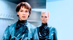 Franka Potente la brune et Anna Loos la blonde incarnent deux jeunes étudiantes en médecine prêtes à tout dans le film Anatomie en 2000