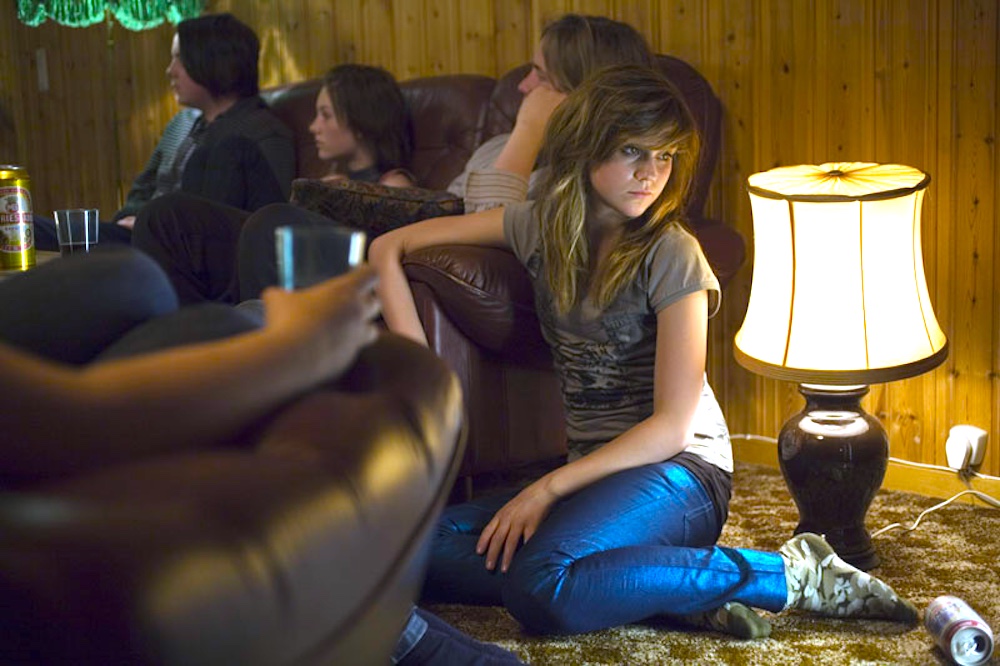 Josefine Mattsson incarne Jenna une adolescente désespérée incapable d'avouer sa souffrance tout en tentant de se raccrocher aux moindres moments de bonheur dans le film Des étoiles au plafond / I taket lyser stjärnorna / Glowing Stars en 2009