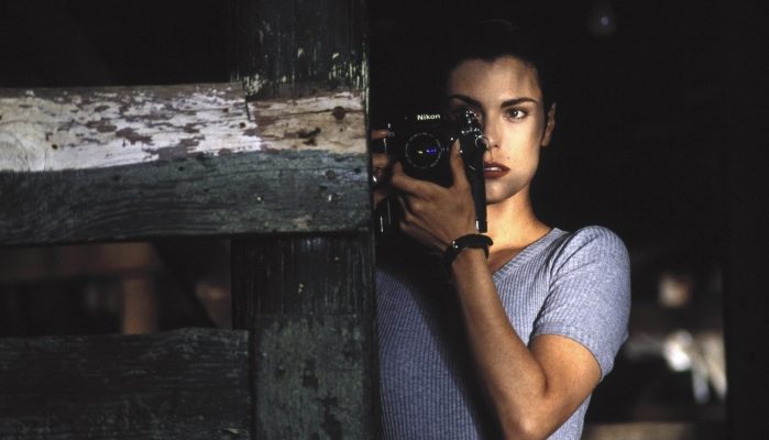 Michelle Forbes est Carrie Laughlin photographe dans le film Kalifornia en 1993