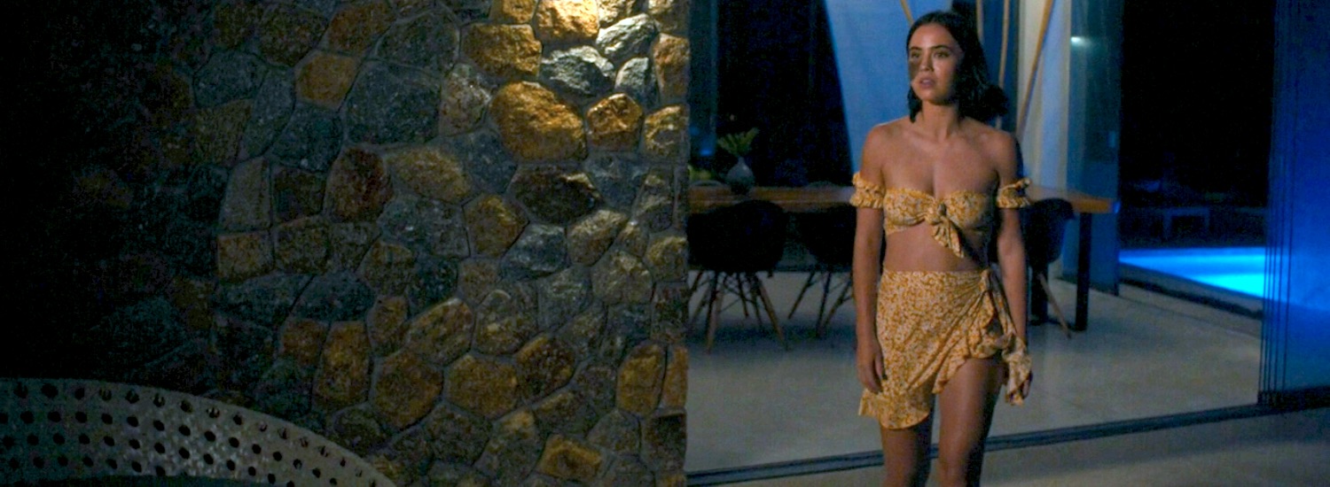 La troublante CW interprétée par Cassandra Naud sait mettre en valeur ses charmes sulfureux dans le film Influencer en 2023