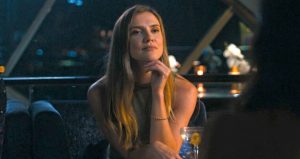 Sara Canning incarne Jessica qui va bientôt être happée par le piège pervers de CW jouée par Cassandra Naud dans le film Influencer en 2023