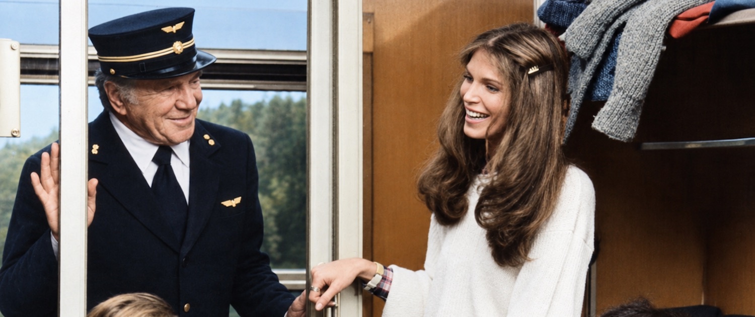 Ann Turkel incarne la jeune chanteuse hippie Susan face à Lionel Stander jouant le rôle d'un contrôleur du train dans le film Le Pont de Cassandra en 1976