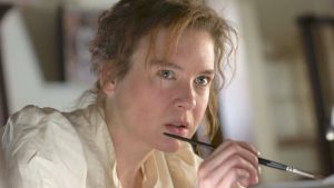 Beatrix Potter jouée par Renée Zellweger utilise son pinceau pour peindre à l'aquarelle les charmants lapins de ses contes dans le film Miss Potter en 2006
