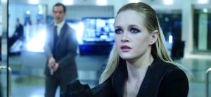 L'actrice Ambyr Childers incarne une jeune femme androïde devenant consciente d'elle-même et de la réalité autour d'elle en réalisant ici qu'elle va à nouveau être asservie par des hommes pervers dans le film de science-fiction Vice sorti en 2015