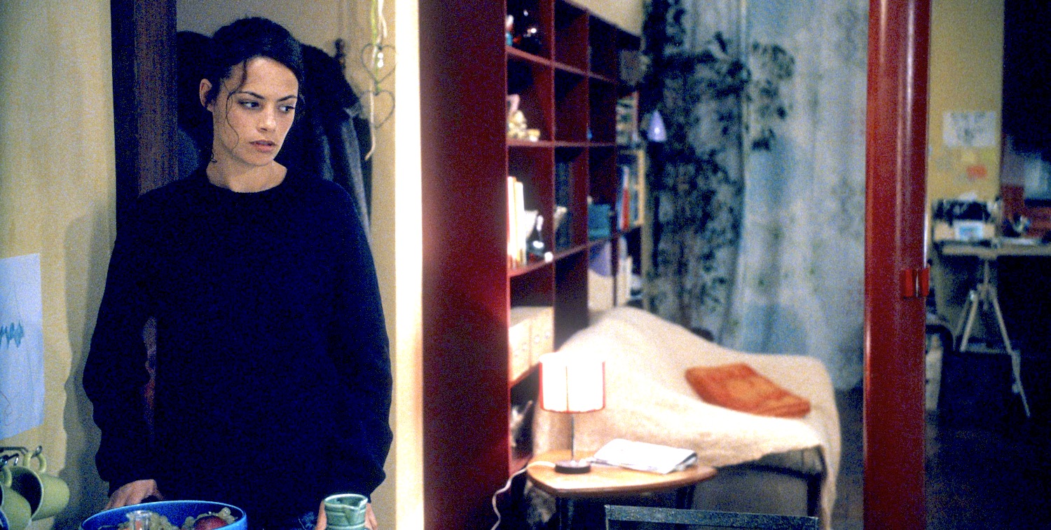 Chloé est interprétée par Bérénice Bejo qui avait 30 ans en 2006 lors du tournage du film La Maison de Manuel Poirier sorti au cinéma en 2007