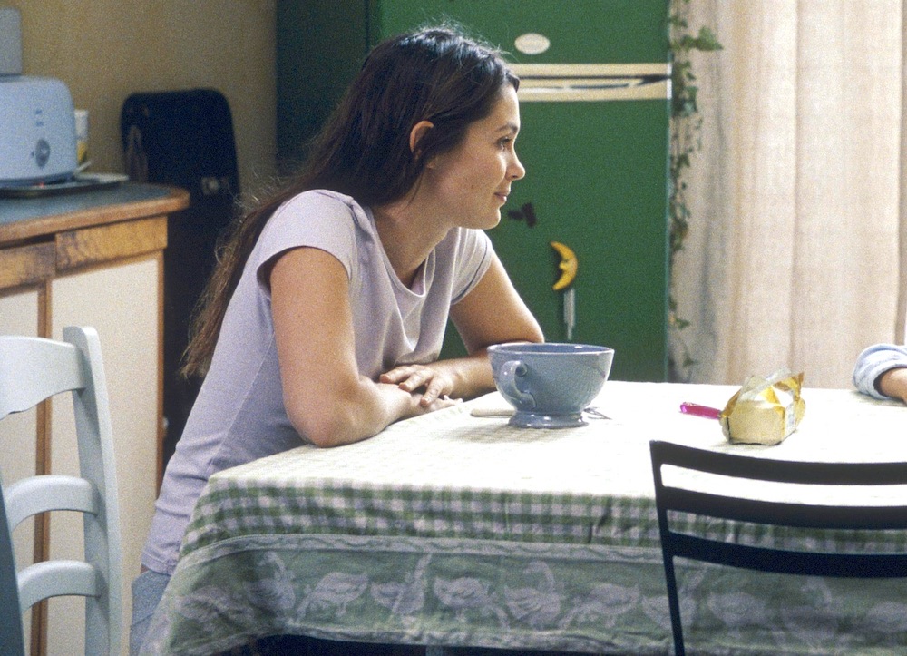 Barbara Schulz incarne Laura lors d'un moment intime à son domicile dans le film La Maison réalisé par Manuel Poirier en 2007