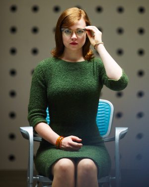 Sarah Snook interprète le personnage de Jane lors des tests de sélection drastiques pour intégrer un programme gouvernemental de voyage spatial dans le film Prédestination en 2014
